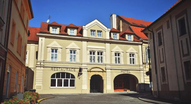 U Hradu, Rezerwuj Hotel Hotele w Central Bohemia z parkingiem, Parking