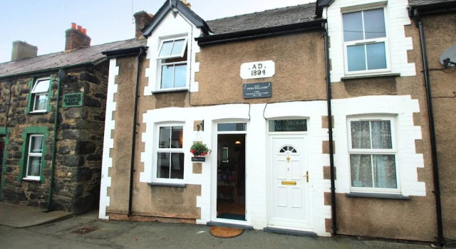 Nant Y Glyn, Book Hotel Eglwysbach Glamorgan
