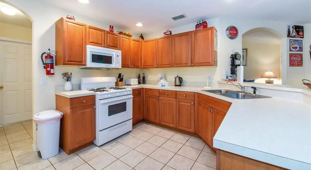 This is a Wonderful 4 Bedroom Vacation House to Stay in Wail in Davenport, Book Villa Hoteller i Four Corners med pool, Swimmingpool