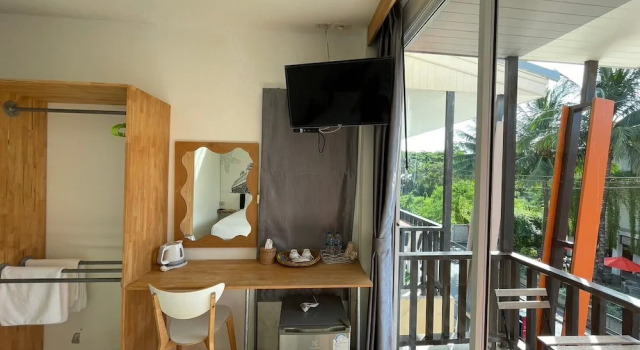 Двухместный номер Deluxe с балконом Dwell Phuket Airport Hotel at Naiyang