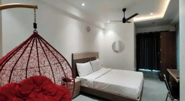 Hotel blue shine, Забронировать Отель Нойда штат Уттар-Прадеш