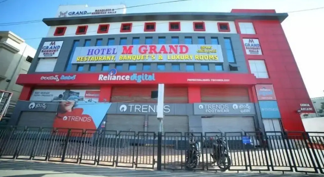 Hotel M Grand, Rezerwuj Hotel Surūrnagar 