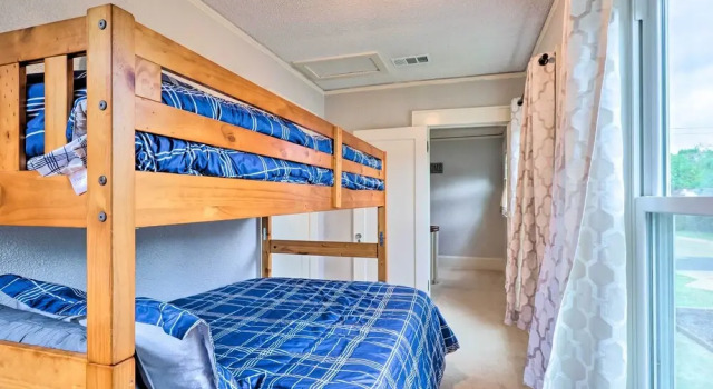 Коттедж 1920s Corsicana Home: Group Getaway Near Downtown!