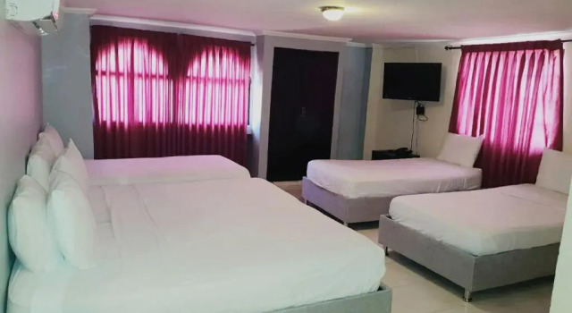 Трёхместный номер Standard Hotel Puerta de Oro