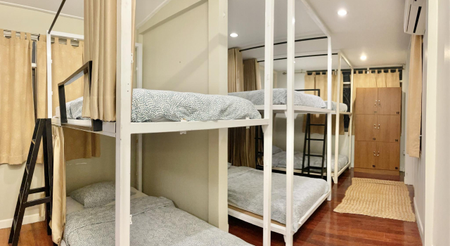 Кровать в общем номере Dara Three Hostel ดาราตรี