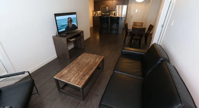 East Village Suites, Rezervați Hotel Fort McMurray 