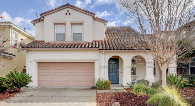 Spacious & Scenic 4br W/ Deskspace In Hayward 4 Bedroom Home by Redawning