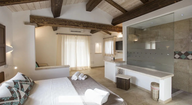 Villa Nicoletta, Book Villa Villaer i Emerald Coast, Villa