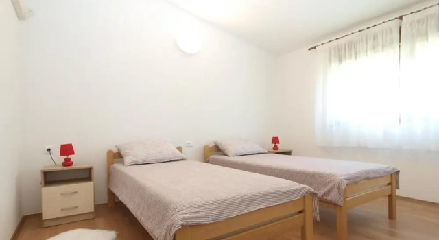 Cozy Apartment With Spacious Garden