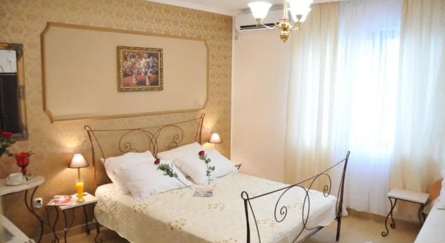 Студия с красивым видом из окна Royal Apartments