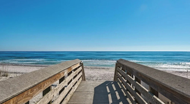 5 Br/4ba~ Heated Community Pool ~gulf Views ~ Freshly Updated ~ Tesla Charger, Rezerwuj Dom wakacyjny Hotele w Emerald Coast z parkingiem, Parking