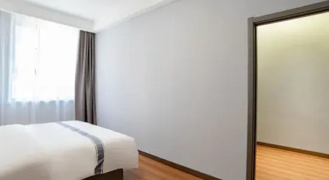 Holiday Inn Burqin Border Town, Prenota Hotel Hotel a Xinjiang con parcheggio, Parcheggio