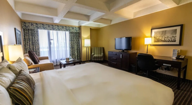 Двухместный номер Standard с балконом Wyndham Edmonton Hotel and Conference Centre