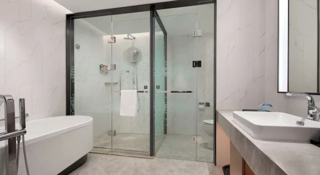 Люкс Business Hampton by Hilton Shenzhen Baoan Xinan