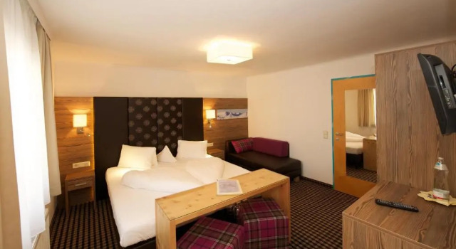 Трёхместный номер Standard с балконом Hotel Tristkogel