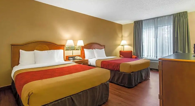 Четырёхместный номер Standard Studios & Suites 4 Less Charlotte