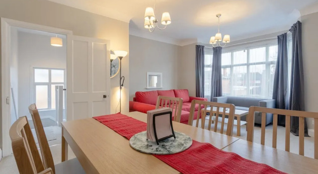 Large Family Apartment in Peaceful Area, Varaa Huoneisto Asunnot kohteessa Merseyside, Huoneisto