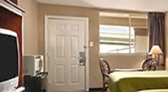 Четырёхместный номер Deluxe Suburban Studios Harvey - New Orleans