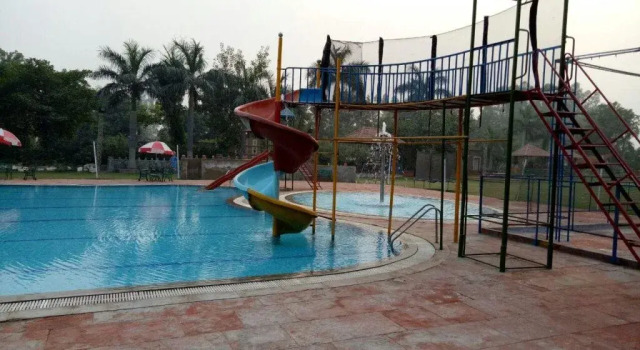 Family Kingdom, Varaa Hotelli Faridabad Haryana