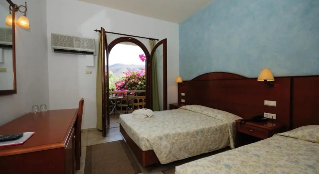 Трёхместный номер Standard Hotel Marina Village
