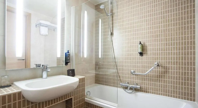 Четырёхместный семейный номер Superior Novotel Brussels Centre Midi