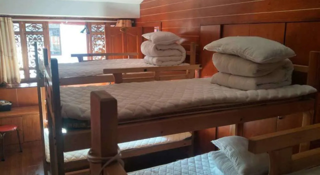 Lijiang Peach Hostel, Prenota Ostello Hotel a Lijiang con parcheggio, Parcheggio