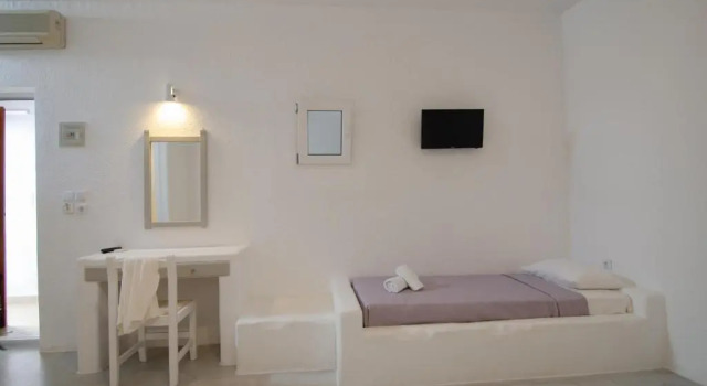 Трёхместный номер Superior George & Irene Hotel