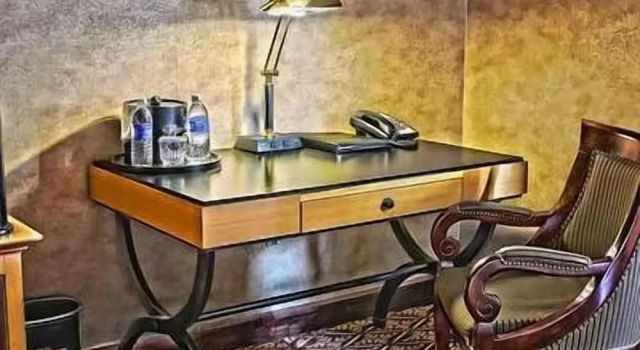 Одноместный люкс The Bertram Inn & Conf Ctr Trademark Collection by Wyndham