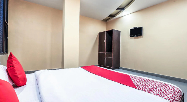 OYO 13775 Sathya Inn, Rezerwuj Hotel Hanamkonda Telangana
