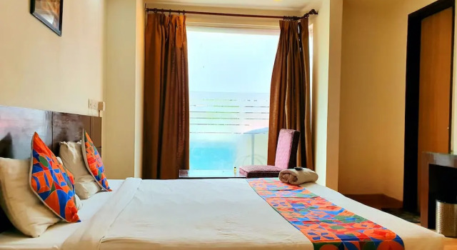 Студия Merriment Hotel Sec 31