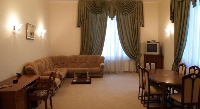 Alexandrovskiy Hotel, Book Hotel Hoteller i Nikolayev med parkering, Parkering