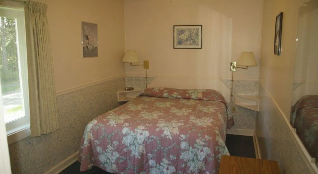 Shuswap Lake Motel & Resort, Buchen Sie Motel  