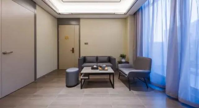 Люкс Homeinn Selected Hotel (Chuxiong Lufeng Jinshan Ancient Town)