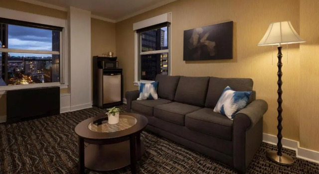Семейный люкс Executive Hotel Pacific