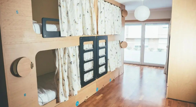 Кровать в общем номере Oportocean Hostel