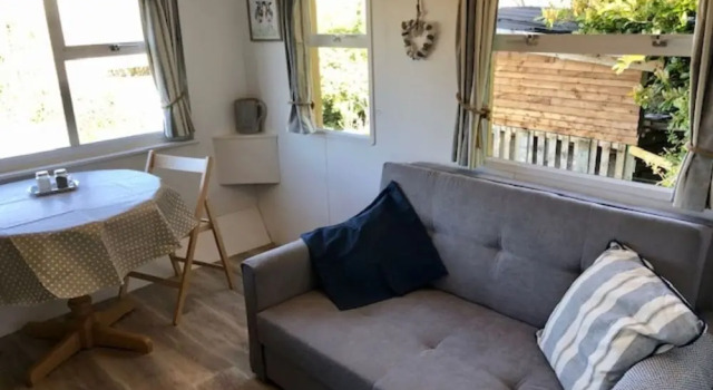 Cosy Rural Lodge at Goldhill Glamping - Sleeps 4