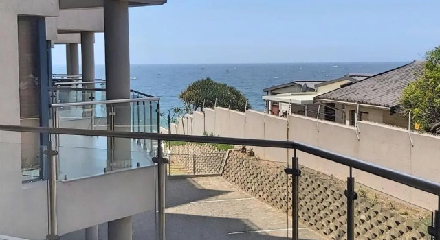 Апартаменты Whale Rock, Modern Beachfront Apartment