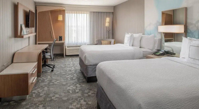 Четырёхместный номер Standard Courtyard by Marriott Portland Airport