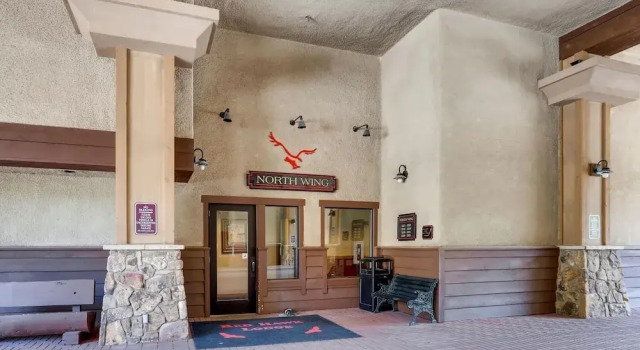 Premier Red Hawk Lodge 2 Br~walk To Slopes~kids Ski Free 2 Bedroom Condo by RedAwning, Забронировать Апартаменты/квартира Отели Кистон с бассейном, Бассейн