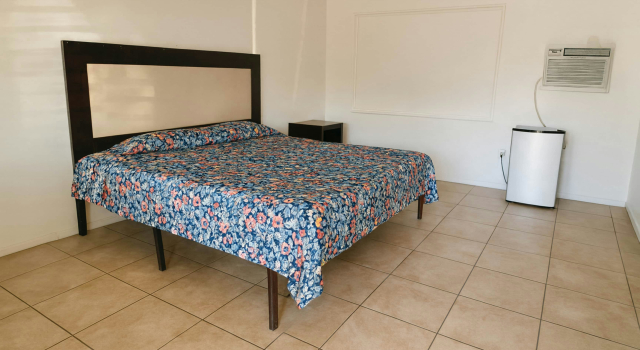 Antigua Motel by OYO Tampa US - 41, Book Motel Tampa Florida