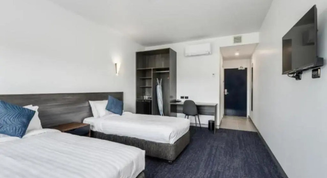 Трёхместный номер Deluxe Thornton Executive Hotel