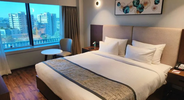 Номер Premium Ramee International Surat