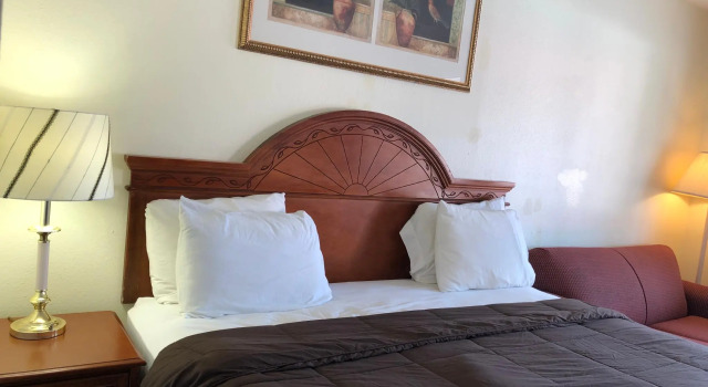 Ozark Inn & Suites, Prenota Locanda Hotel a Missouri con parcheggio, Parcheggio