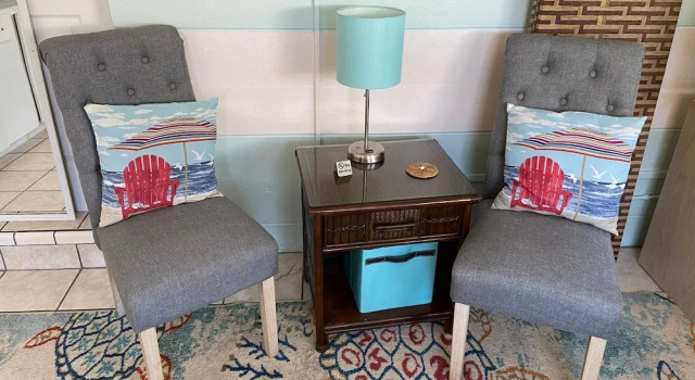 Hibiscus Retreat - Cozy Studio Close to Beach- Shared Hot Tub