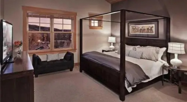 Sunshine Peak Chalet