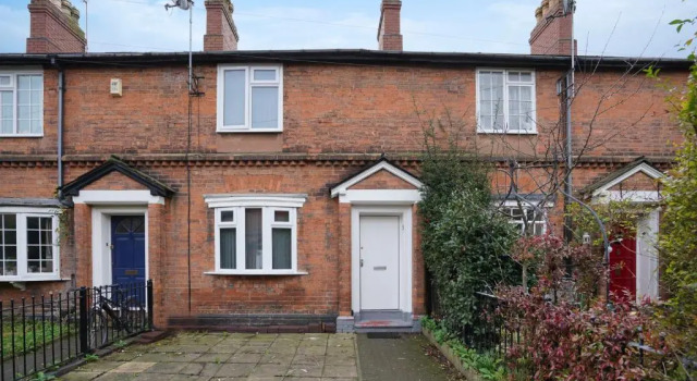 BIRMINGHAM COPLOW, 3 bedrooms house, with 6 beds, 2x doubles beds, 3x singles beds and 1 sofa-bed,sleeps people, Varaa Hotelli Edgbaston 