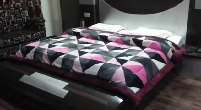 Номер Deluxe Goroomgo Shakuntala Katra