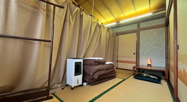 Кровать в общем номере (мужской номер) Matsubaya Guesthouse - Hostel