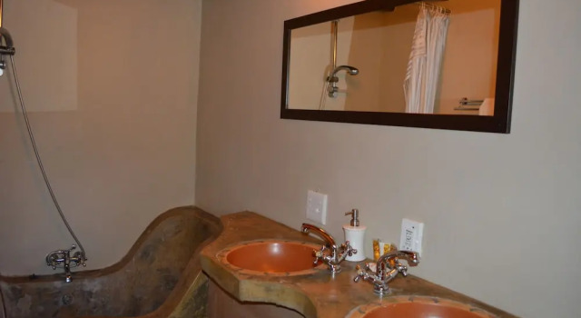 Коттедж Luxury Silonque Bush Estate & Spa