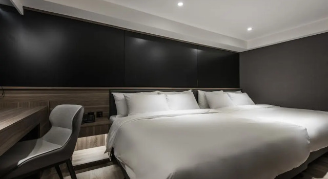 Четырёхместный номер Comfort Autumn Willow Hotel